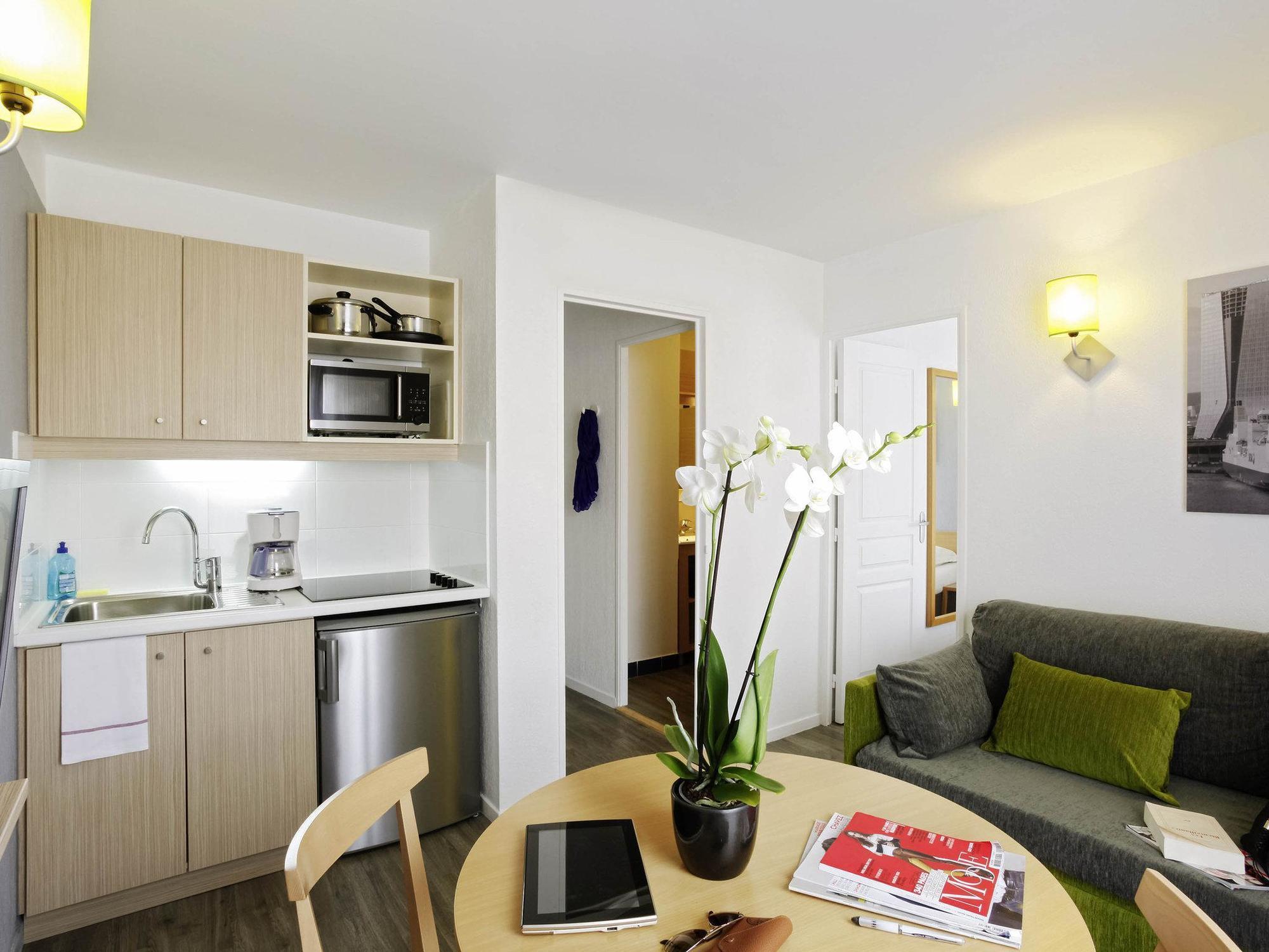 Adagio Access Prado Perier 3*