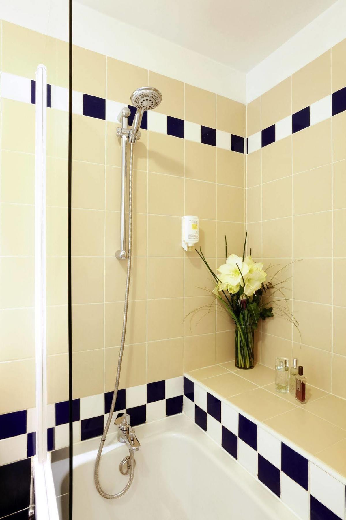 Adagio Access Prado Perier